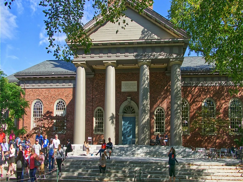 Jueza bloquea temporalmente la orden del Gobierno de Donald Trump para suspender la matrícula extranjera en Harvard