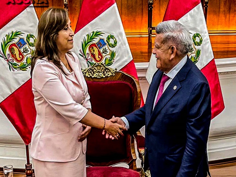 César Acuña dice que no apoya a la presidenta de la república, sino "al gobierno en general"