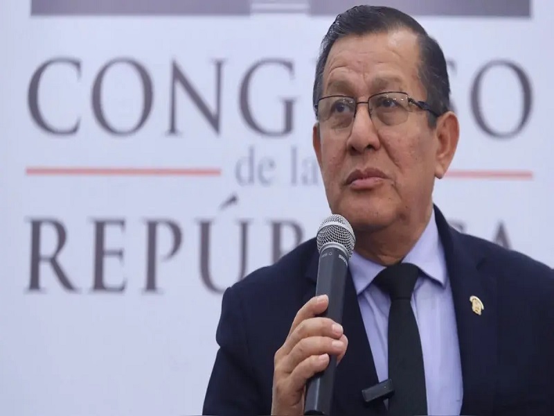 Eduardo Salhuana sobre eventual aumento de sueldo de Dina Boluarte: "Es un debate impertinente"