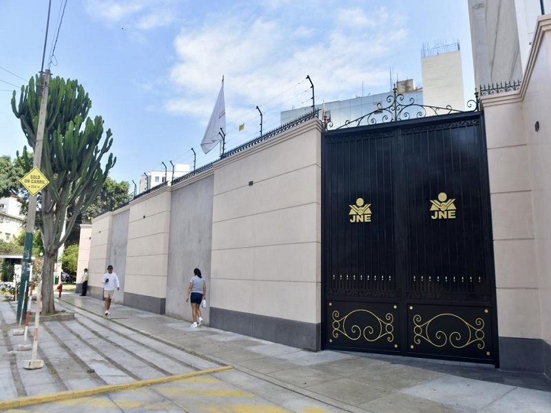 Es un fortín: El JNE terminó la construcción de su muro anti protestas pensando en 2026