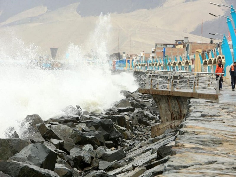 Tripulante de la Marina de Guerra muere tras caer al mar cuando aseguraba embarcaciones