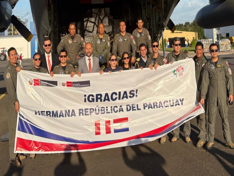 Perú recibió donación de 250 mil frascos de SUERO FISIOLÓGICO de Paraguay