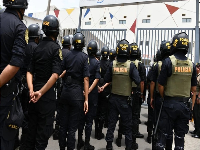 Más de 900 policías han sido detenidos en lo que va del 2025 por estar presuntamente involucrados en diversos delitos