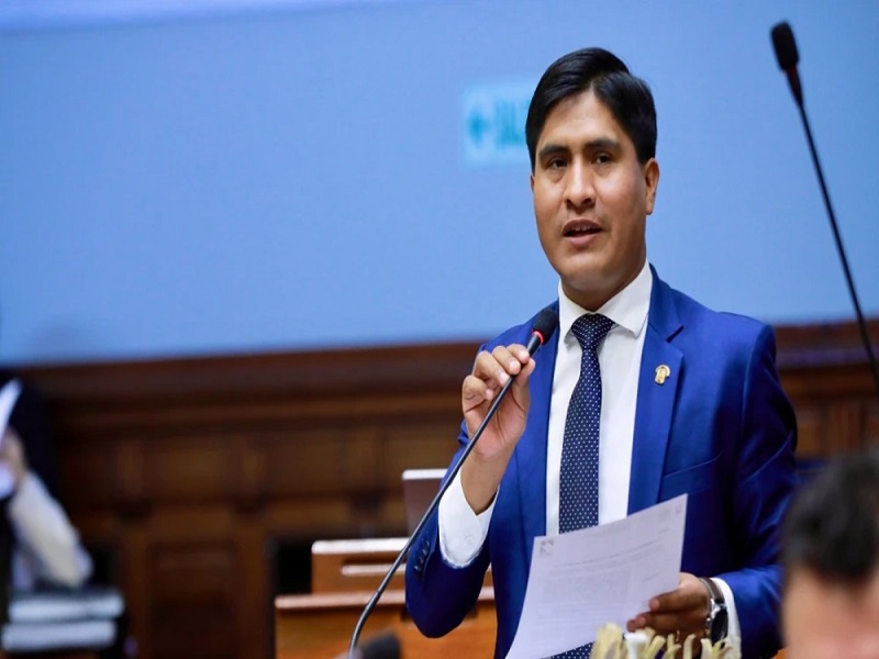 Wilson Soto sobre propuesta para sancionar difusión de chats y correos por la prensa: "No podemos afectar la libertad de expresión"