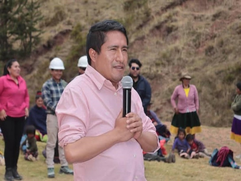 Alcalde de Pataz se quiebra EN VIVO tras matanza de mineros